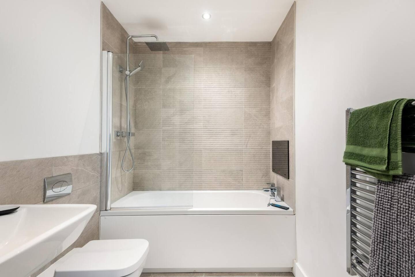Luxurious 3-Bed Penthouse In Sheffield Handsworth Exterior foto